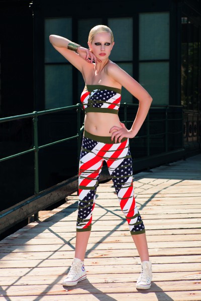 Wzorzyste legginsy z motywem flagi America marki Trasparenze
